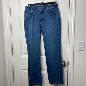 Lee women’s relaxed fit straight leg mid rise medium wash‎ denim jeans 10 long